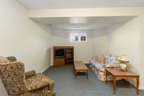 377 Briarwood Drive Kingston ON K7M 7V2