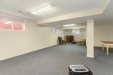377 Briarwood Drive Kingston ON K7M 7V2