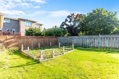 377 Briarwood Drive Kingston ON K7M 7V2