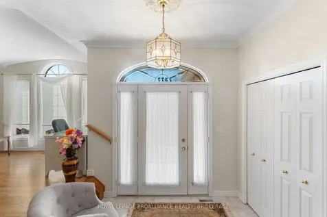 377 Briarwood Drive Kingston ON K7M 7V2