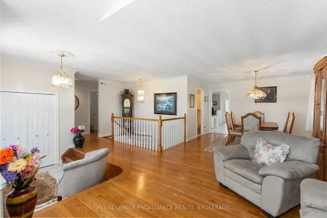 377 Briarwood Drive Kingston ON K7M 7V2