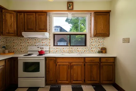 141 Rothsay Avenue Hamilton ON L8M 3G5