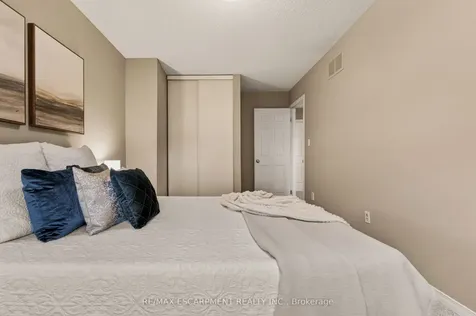 1675 Upper Gage Avenue Hamilton ON L8W 3R8