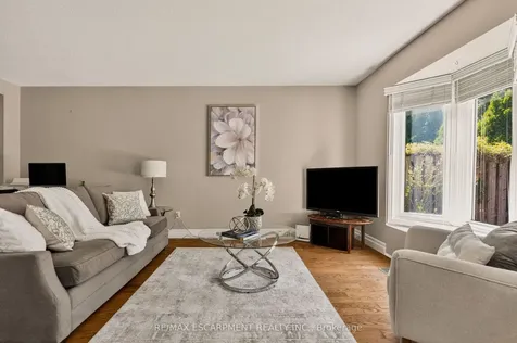 1675 Upper Gage Avenue Hamilton ON L8W 3R8