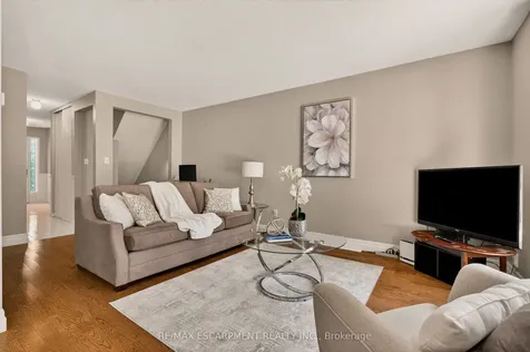 1675 Upper Gage Avenue Hamilton ON L8W 3R8
