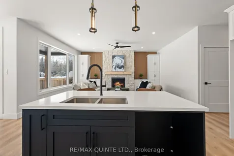 8 Deerview Drive Quinte West ON K8V 0L8