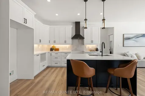 8 Deerview Drive Quinte West ON K8V 0L8
