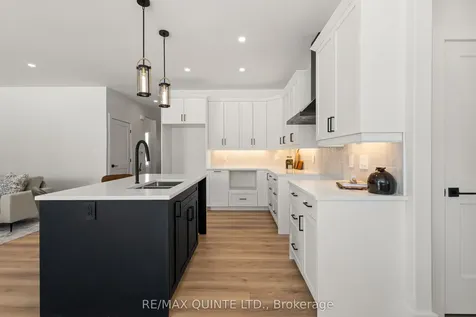 8 Deerview Drive Quinte West ON K8V 0L8