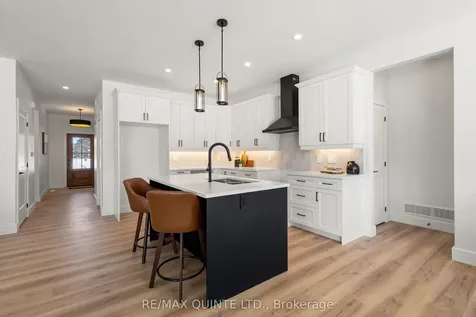 8 Deerview Drive Quinte West ON K8V 0L8