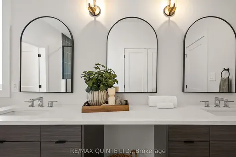 8 Deerview Drive Quinte West ON K8V 0L8