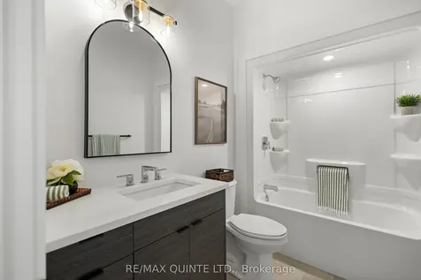 8 Deerview Drive Quinte West ON K8V 0L8