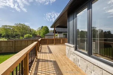 8 Deerview Drive Quinte West ON K8V 0L8