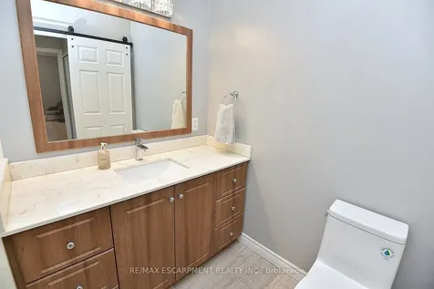 49 Riveroaks Drive Hamilton ON L0R 1W0