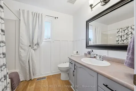 44 St John Street Amaranth ON L9W 5Z8