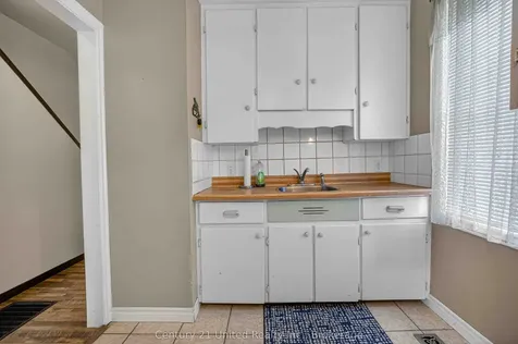 551 Rose Avenue Peterborough ON K9J 4E6