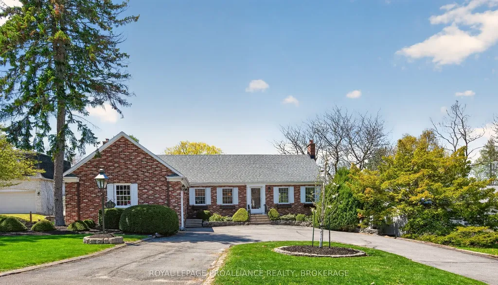 209 Fairway Hill Crescent Kingston ON K7M 2B5