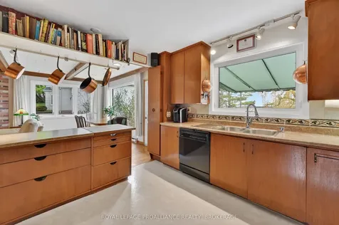 209 Fairway Hill Crescent Kingston ON K7M 2B5