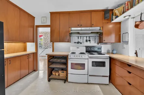 209 Fairway Hill Crescent Kingston ON K7M 2B5