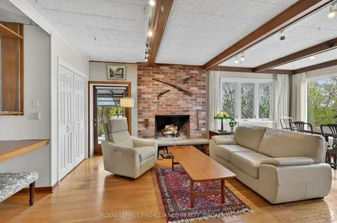 209 Fairway Hill Crescent Kingston ON K7M 2B5