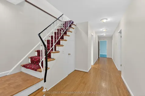 209 Fairway Hill Crescent Kingston ON K7M 2B5