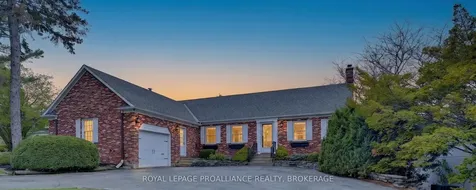 209 Fairway Hill Crescent Kingston ON K7M 2B5