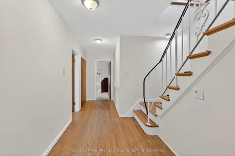 209 Fairway Hill Crescent Kingston ON K7M 2B5