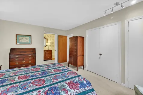 209 Fairway Hill Crescent Kingston ON K7M 2B5