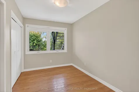 209 Fairway Hill Crescent Kingston ON K7M 2B5