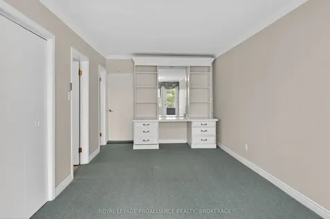 209 Fairway Hill Crescent Kingston ON K7M 2B5