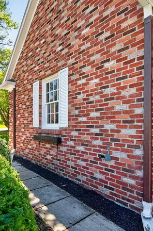 209 Fairway Hill Crescent Kingston ON K7M 2B5