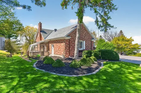 209 Fairway Hill Crescent Kingston ON K7M 2B5