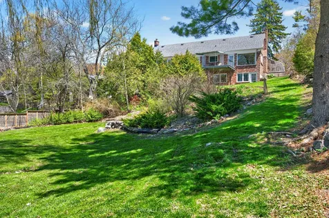 209 Fairway Hill Crescent Kingston ON K7M 2B5