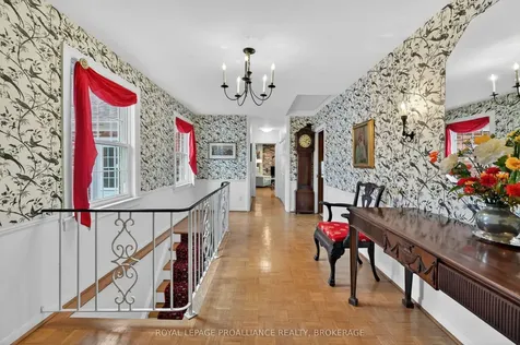209 Fairway Hill Crescent Kingston ON K7M 2B5