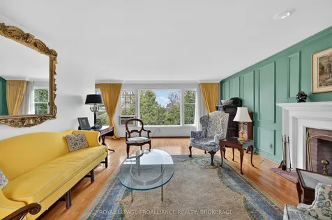 209 Fairway Hill Crescent Kingston ON K7M 2B5