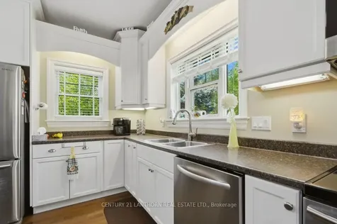 8 Grandview Court Quinte West ON K0K 3E0
