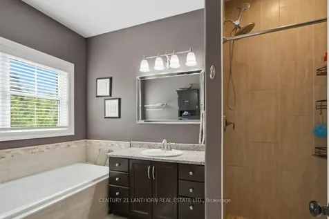 8 Grandview Court Quinte West ON K0K 3E0