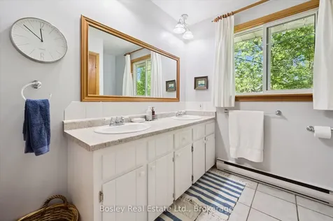70 Mcnab Street E Centre Wellington ON N0B 1S0