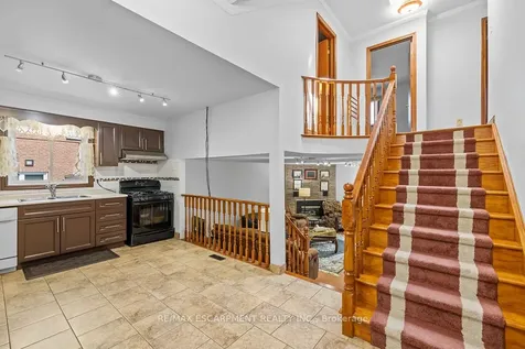 140 Solomon Crescent Hamilton ON L8W 2G7