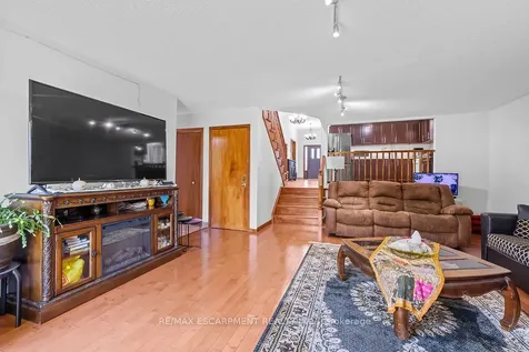 140 Solomon Crescent Hamilton ON L8W 2G7