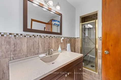 140 Solomon Crescent Hamilton ON L8W 2G7