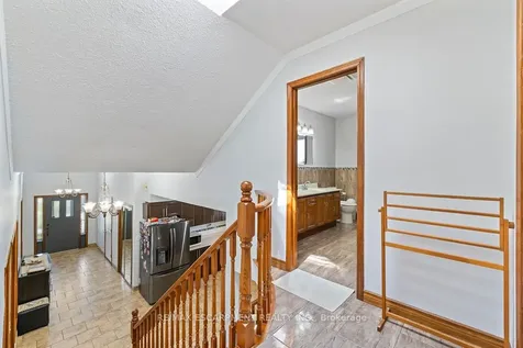 140 Solomon Crescent Hamilton ON L8W 2G7