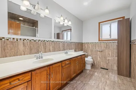 140 Solomon Crescent Hamilton ON L8W 2G7