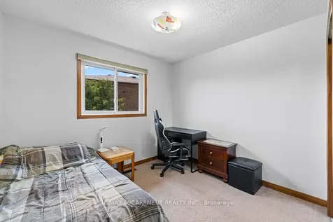 140 Solomon Crescent Hamilton ON L8W 2G7
