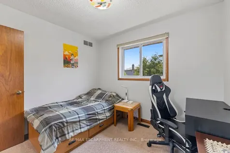 140 Solomon Crescent Hamilton ON L8W 2G7