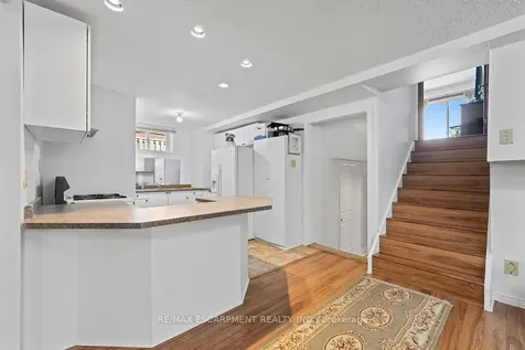 140 Solomon Crescent Hamilton ON L8W 2G7