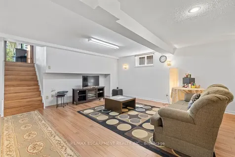 140 Solomon Crescent Hamilton ON L8W 2G7