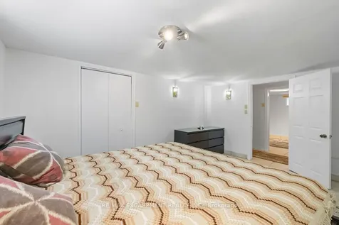 140 Solomon Crescent Hamilton ON L8W 2G7