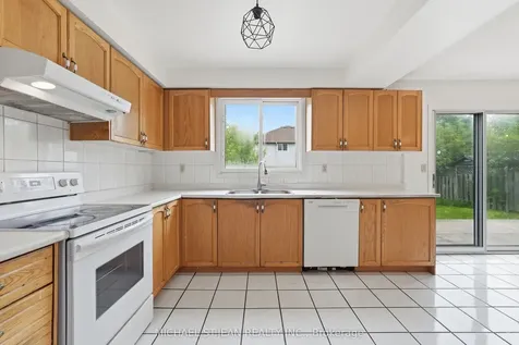 62 Dragoon Drive Hamilton ON L9B 2E4