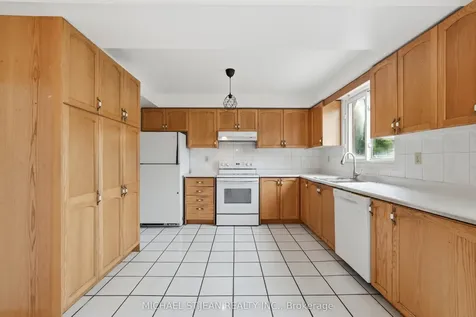 62 Dragoon Drive Hamilton ON L9B 2E4