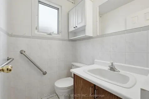 62 Dragoon Drive Hamilton ON L9B 2E4